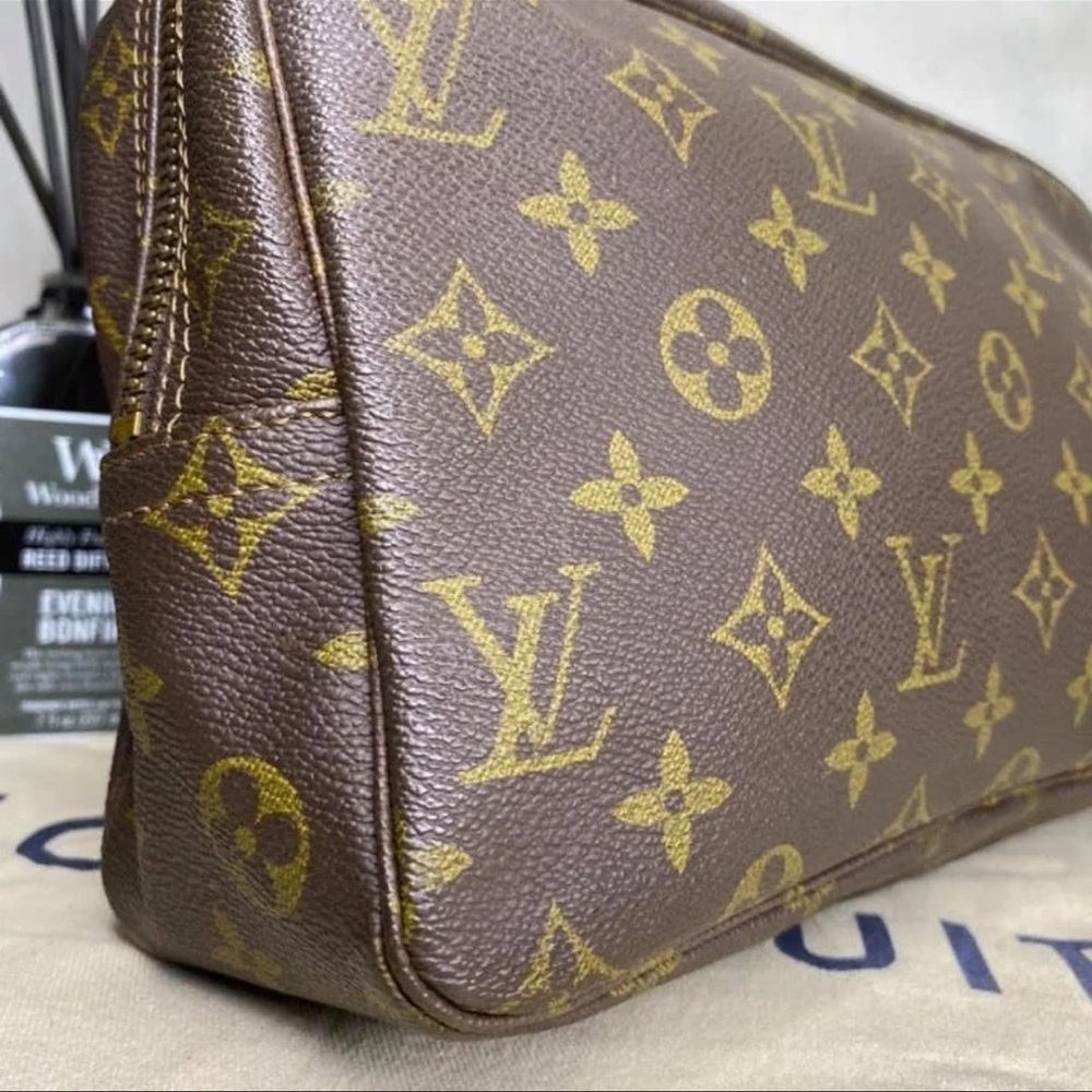 Louis Vuitton Trousse 28 in good condition!